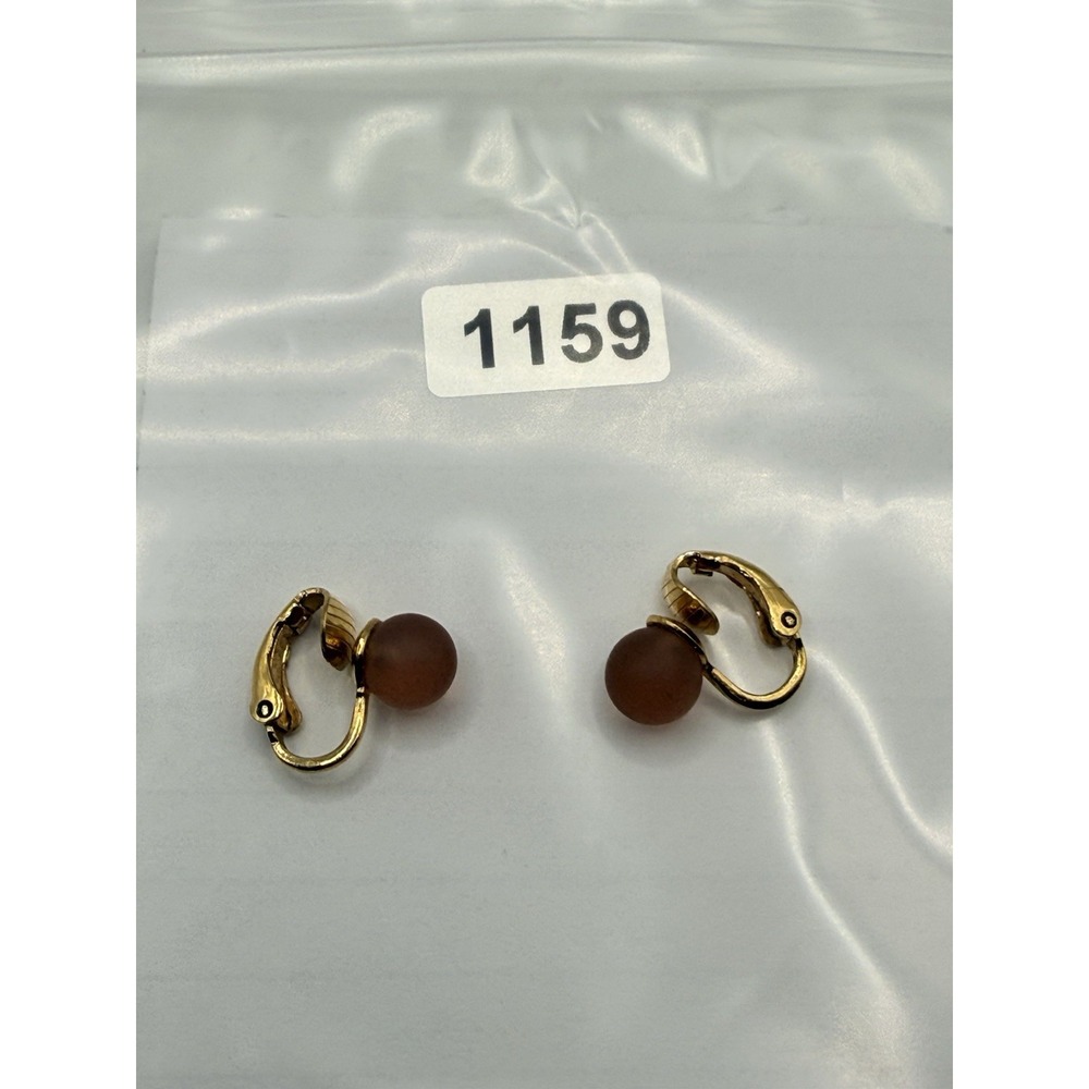 Vintage Trifari Earrings Dusty Rose Lucite Clip On Gold Tone Stud Style Dainty - Picture 7 of 7